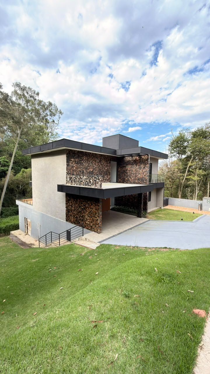 Casa de 3 dormitórios — Jd. São João, Jandira